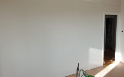 Målningsrenovering av vardagsrum i Nynäshamn.